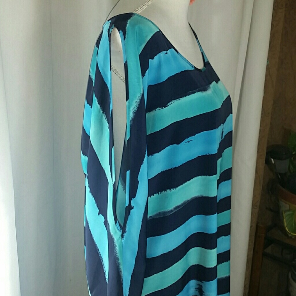 Top - Picture 2 of 4